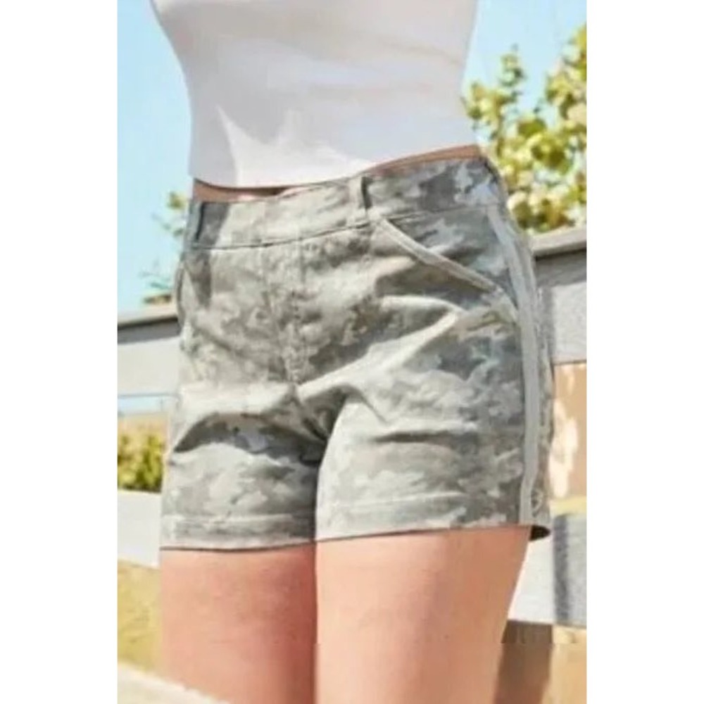 Spanx stretch pull-on shorts gray stone wash camo small casual
